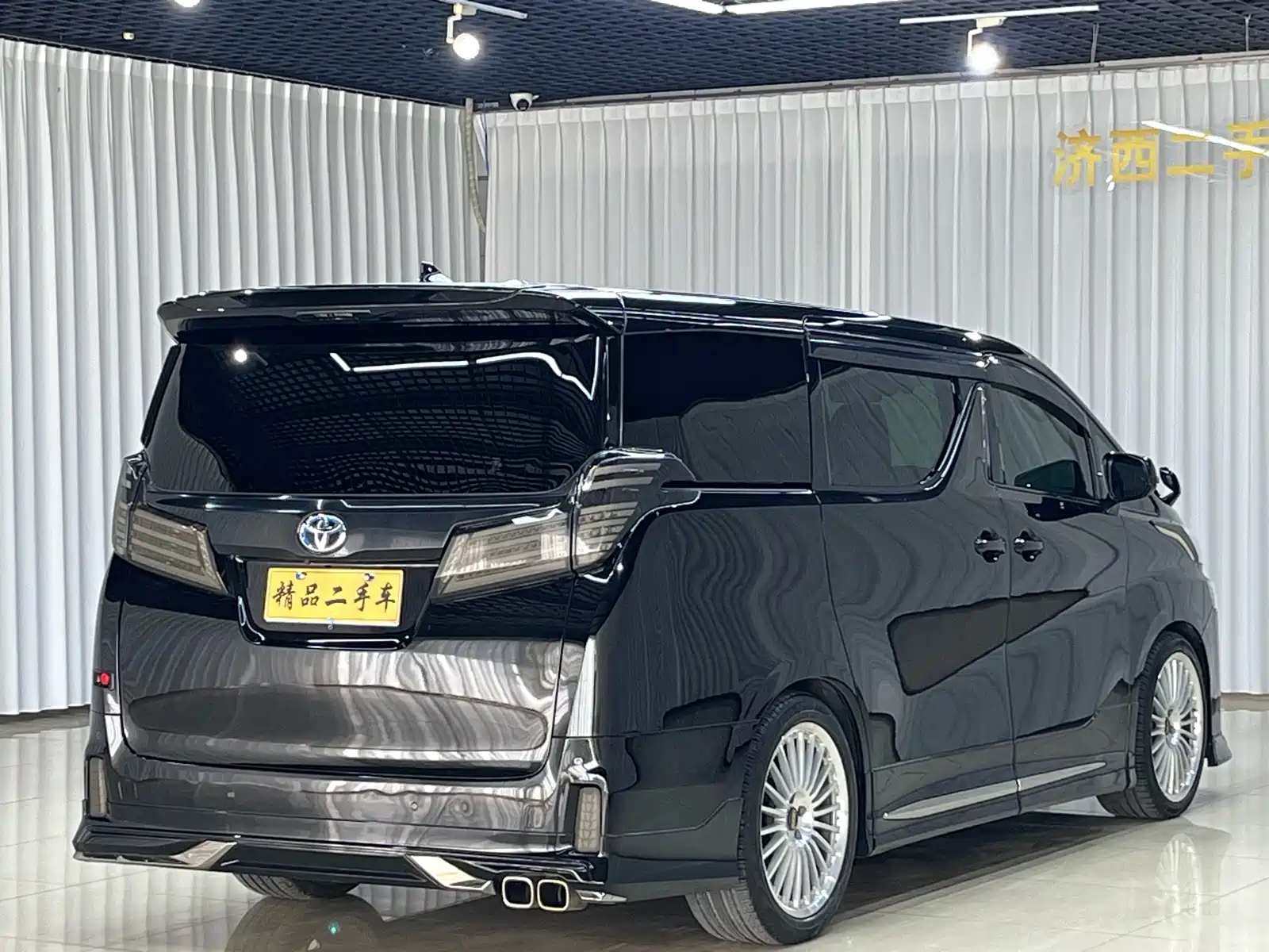 Фото 7 - Toyota Vellfire