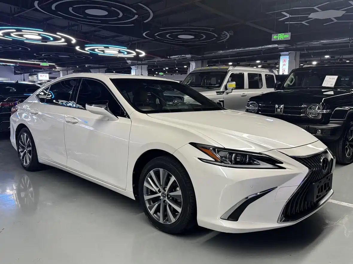 Lexus ES 2020 200 Excellence фото 2