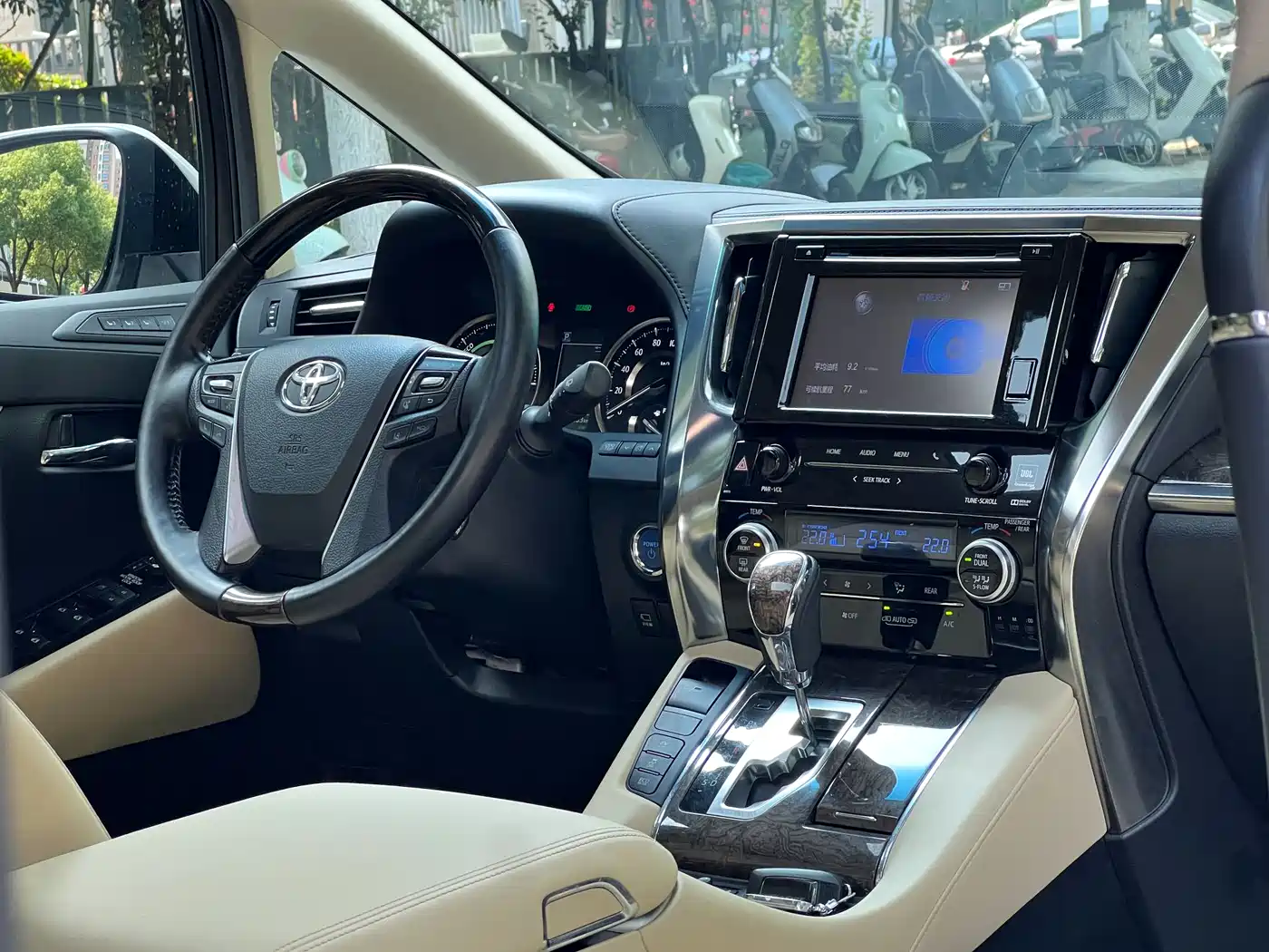 Toyota Vellfire 2019 Hybrid 2.5L HV Premium Edition фото 14