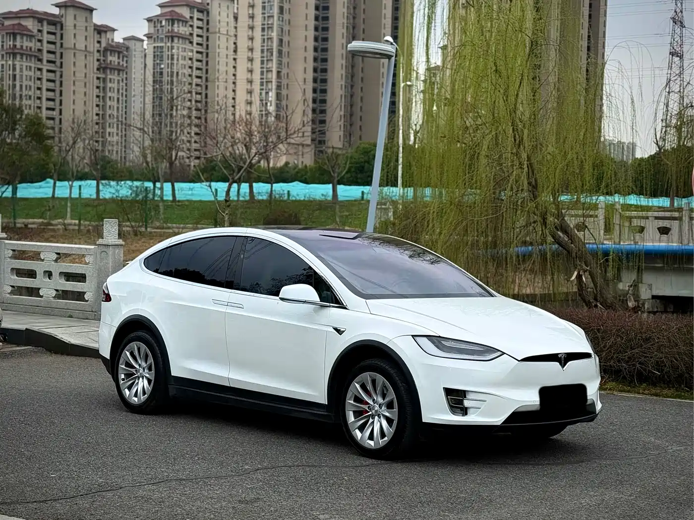 TESLA MODEL X