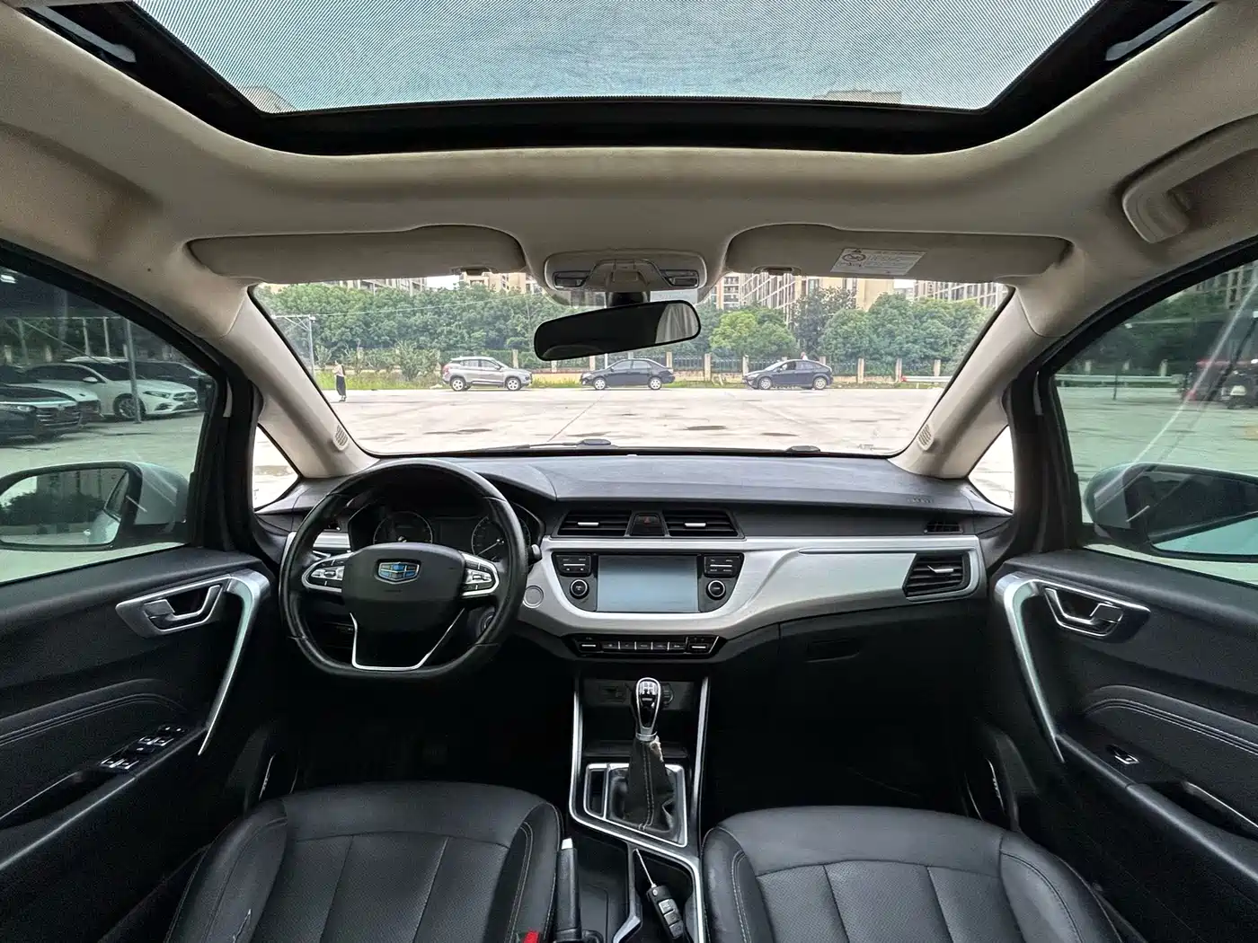 Фото 6 - Geely Vision X3