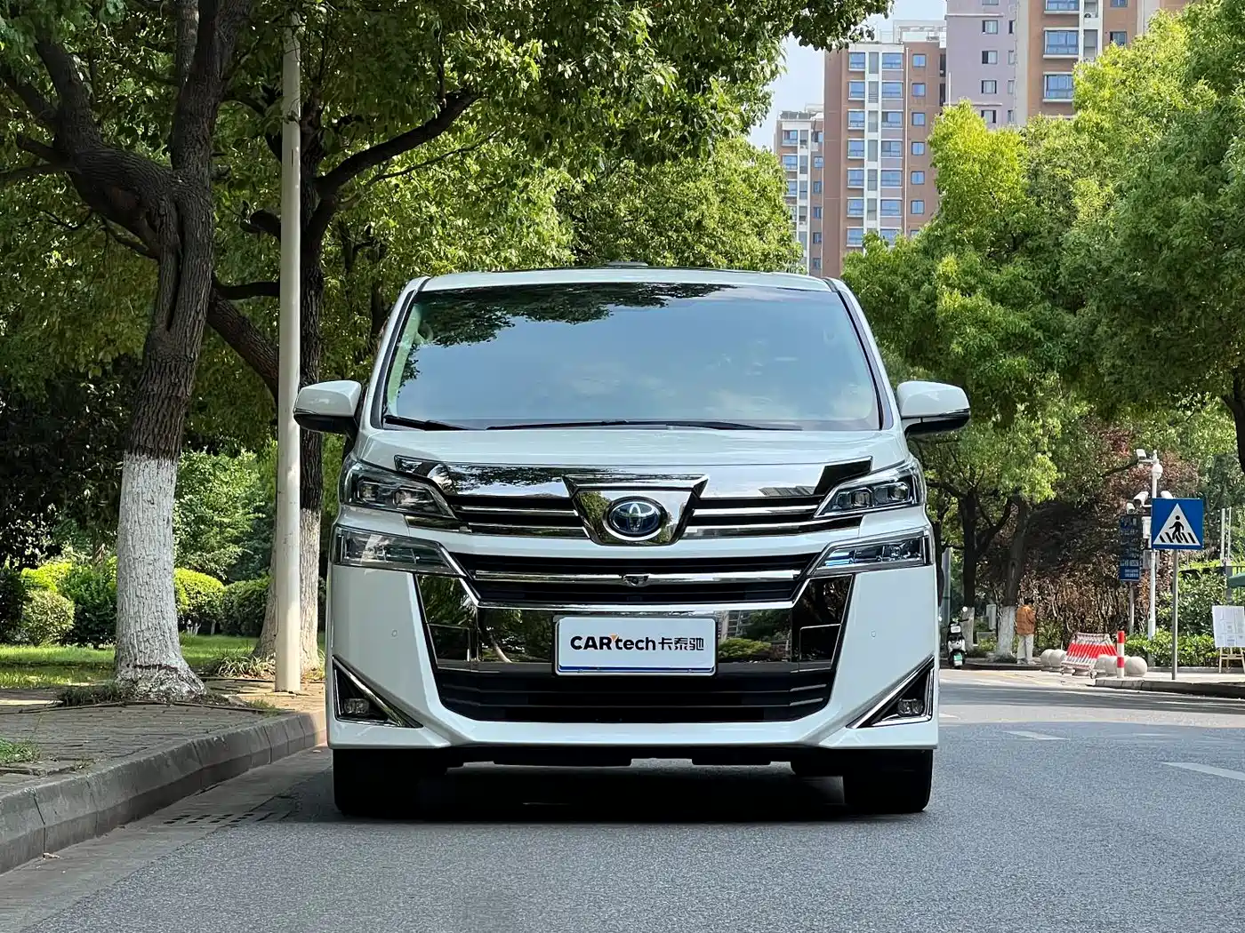 Toyota Vellfire 2019 Hybrid 2.5L HV Premium Edition фото 2