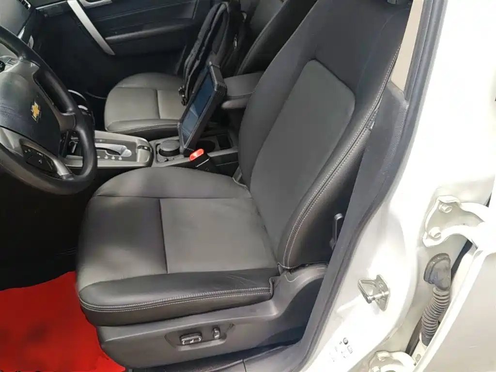 Chevrolet Captiva 2015 2.4L 2WD Urban Edition 7-seater фото 15
