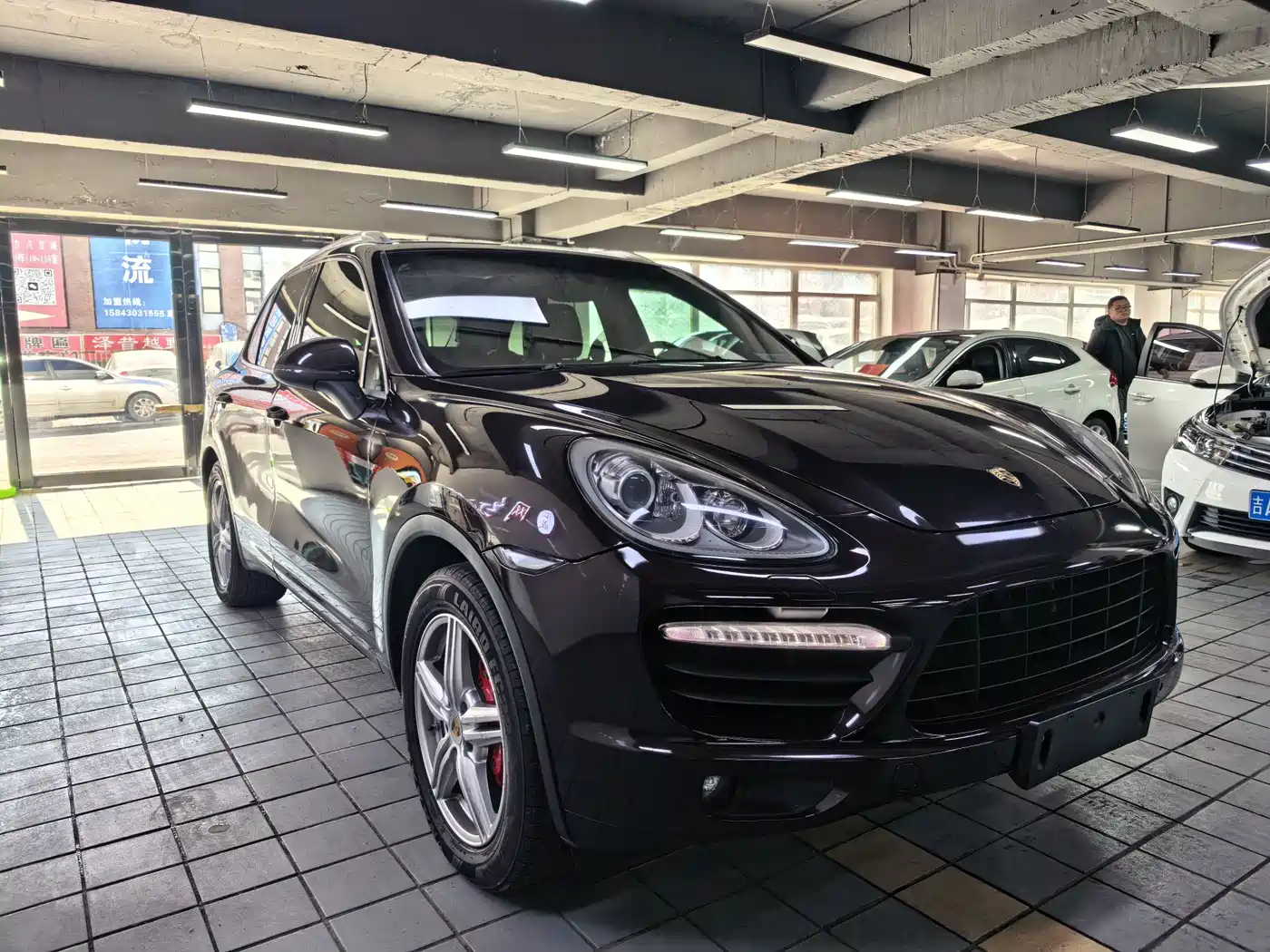 Porsche Cayenne 2014 Cayenne Platinum Edition 3.0T фото 3