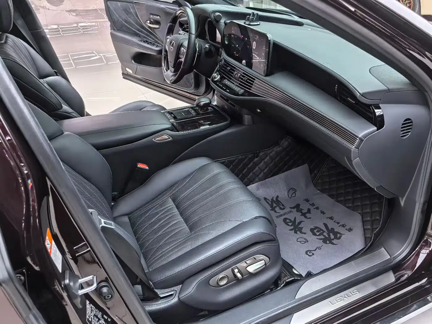 Lexus LS 2021 500h Luxury Edition фото 9