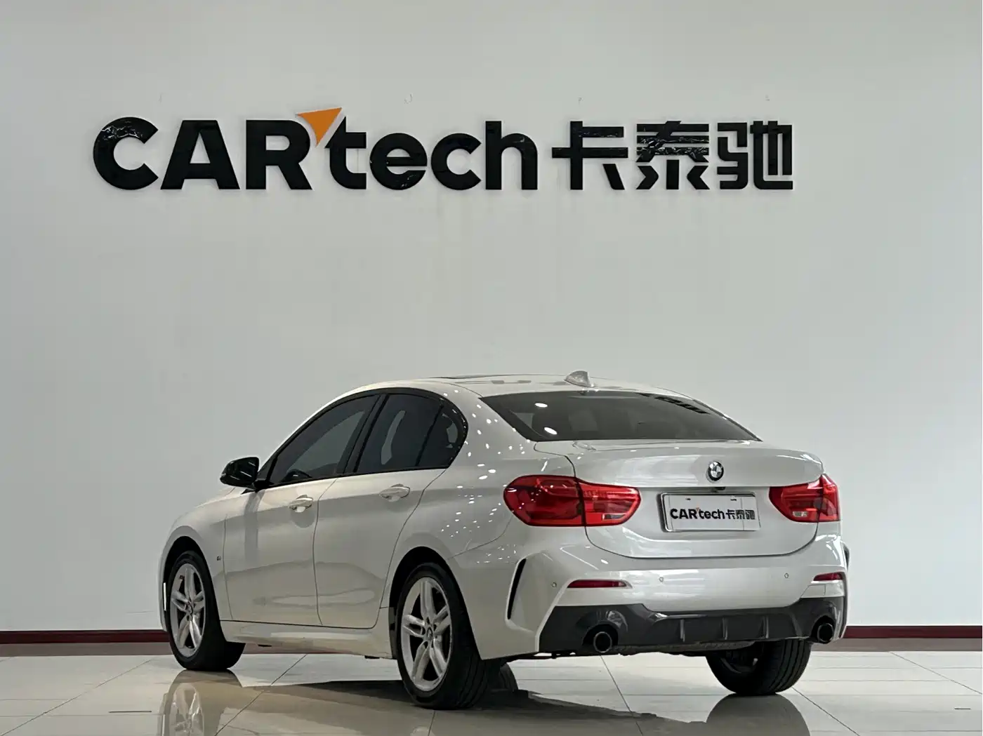 BMW 1 Series 2021 120i M Sport Shadow Edition фото 19