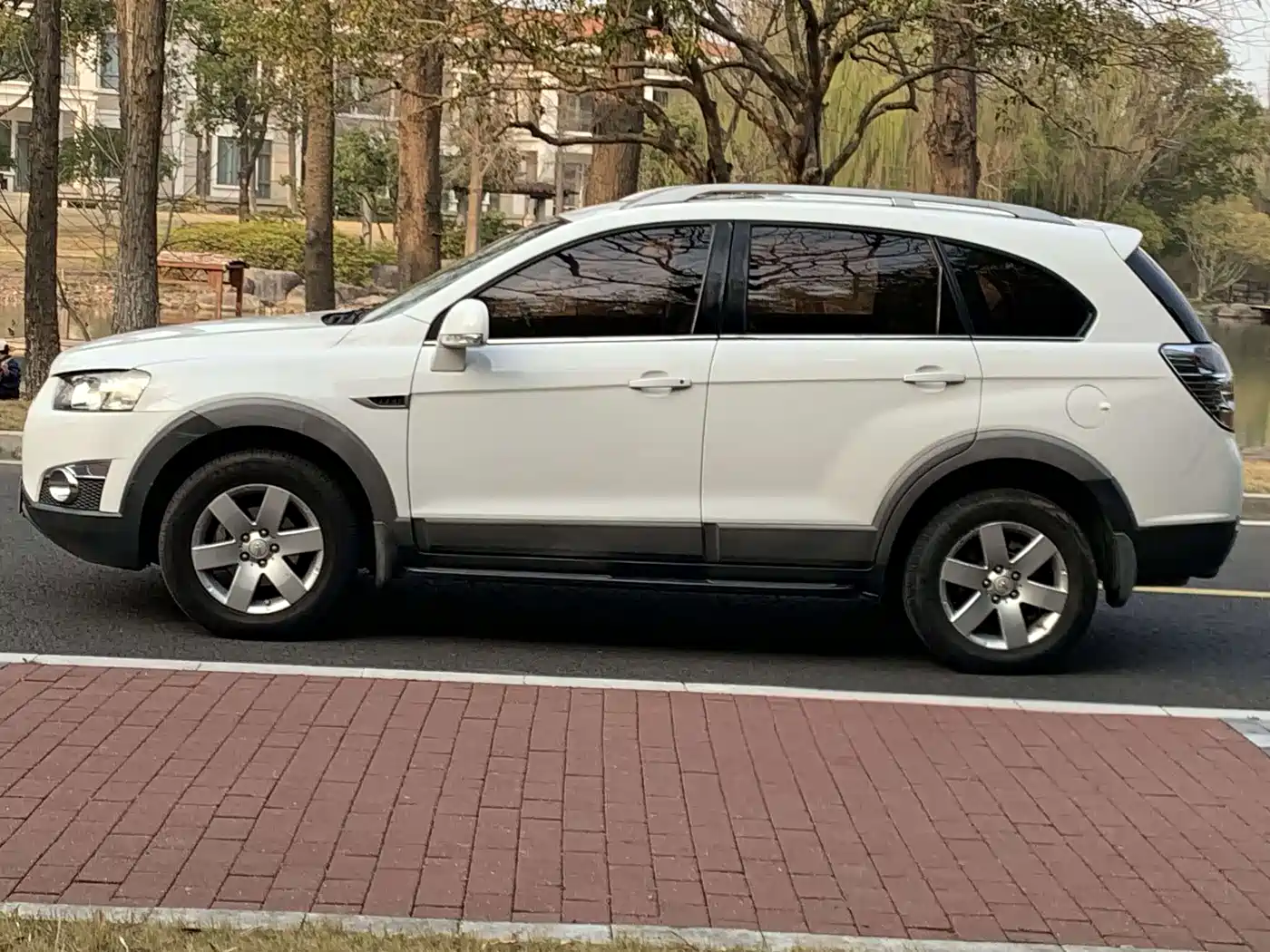 Chevrolet Captiva 2014 2.4L 2WD Urban 7-seater фото 4