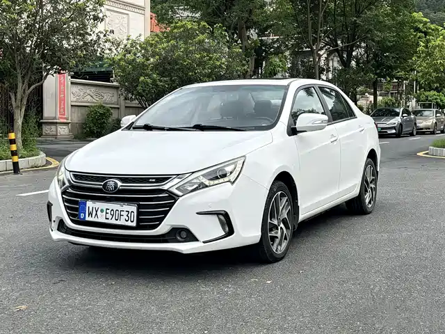 BYD Qin New Energy 2017 1.5T Qin 100 — фото 1