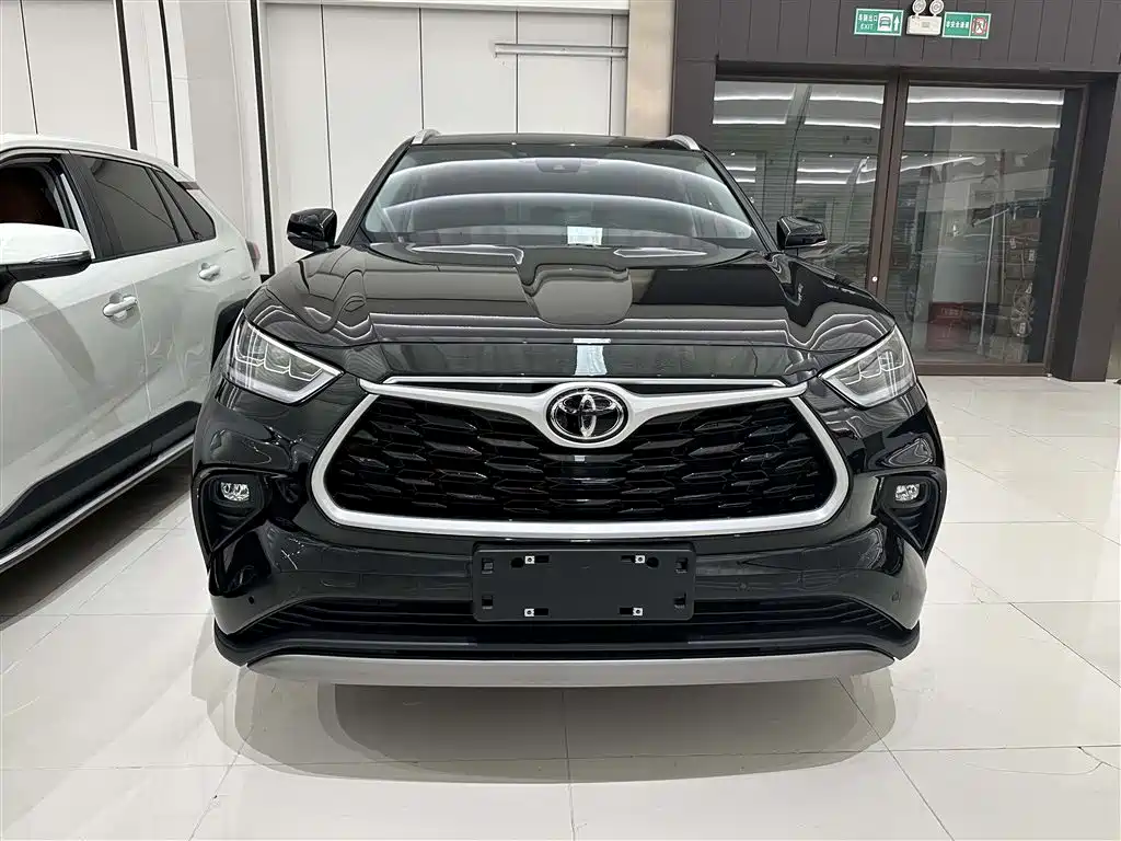 TOYOTA HIGHLANDER