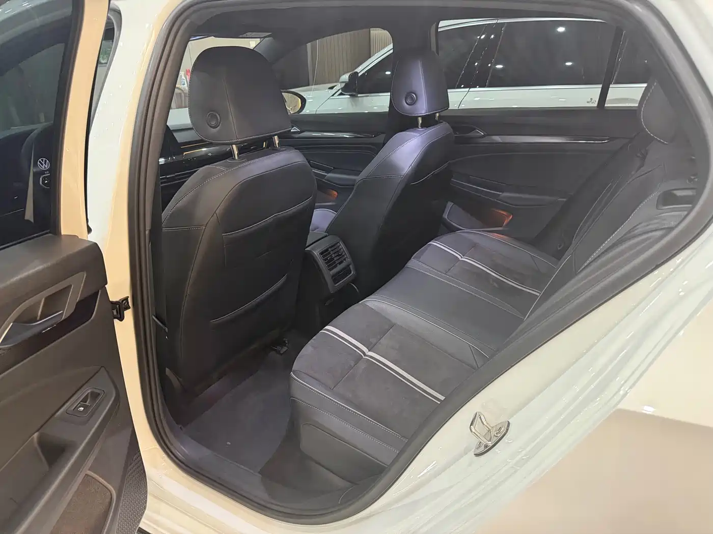 Volkswagen Golf 2023 280TSI DSG R-Line Lite фото 9