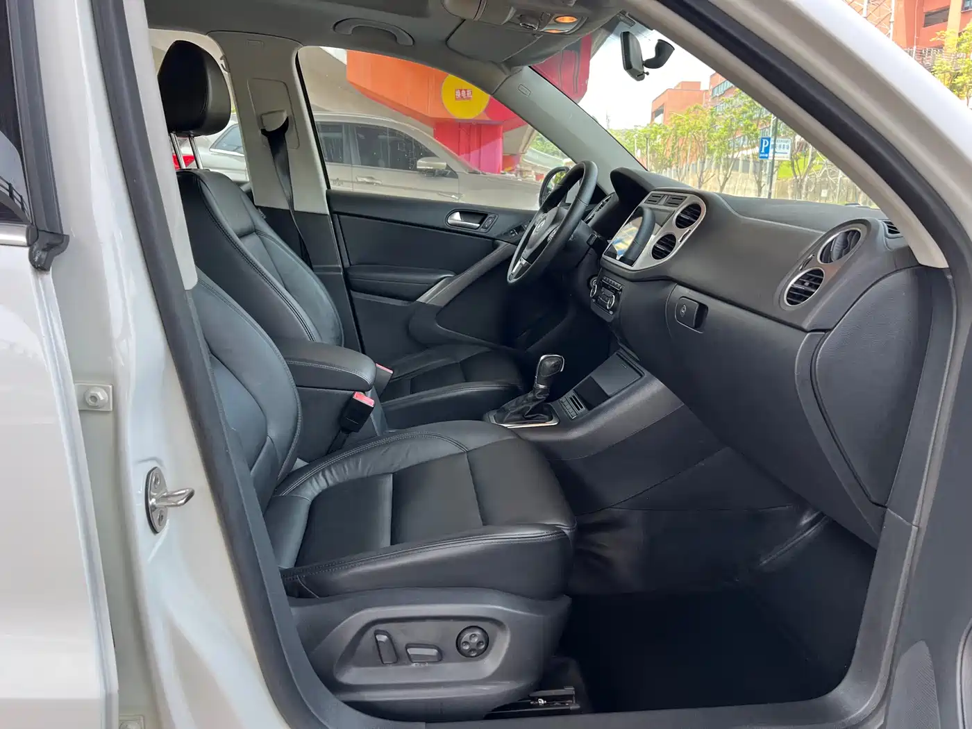 Volkswagen Tiguan 2012 1.8TSI Automatic 4WD Elite Edition фото 24