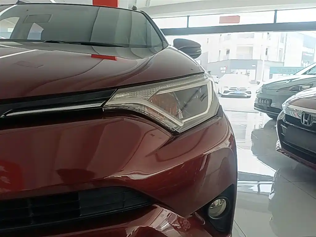 Toyota RAV4 Rongfang 2016 2.0L CVT 2WD Trend (China V) фото 24