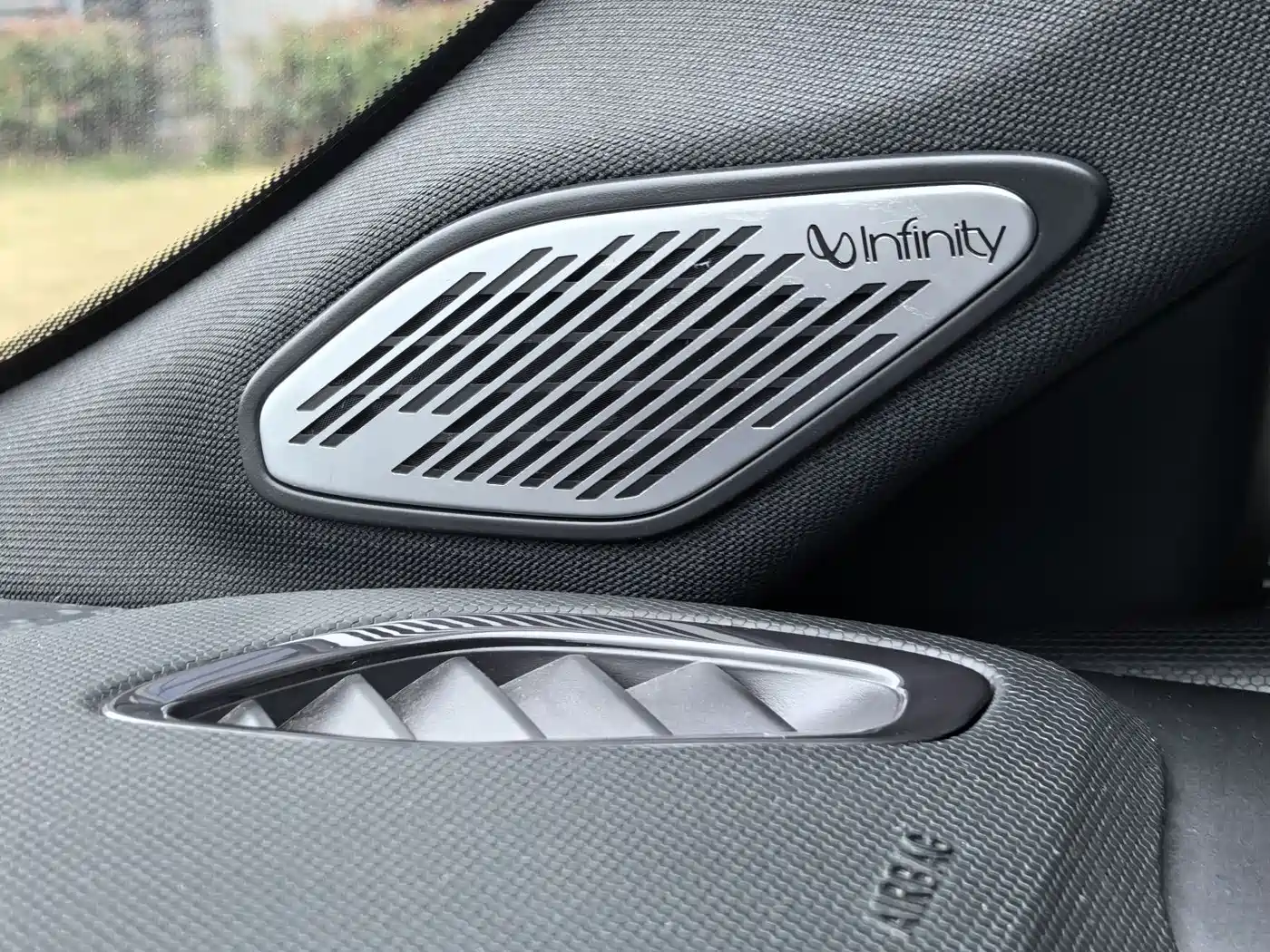 LYNK & CO. 02 HATCHBACK