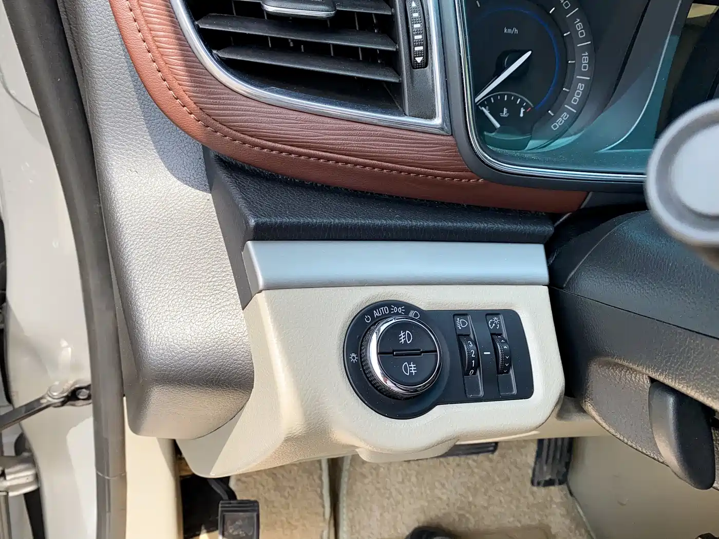 Buick GL8 2015 2.4L Luxury Business Exclusive Edition фото 11