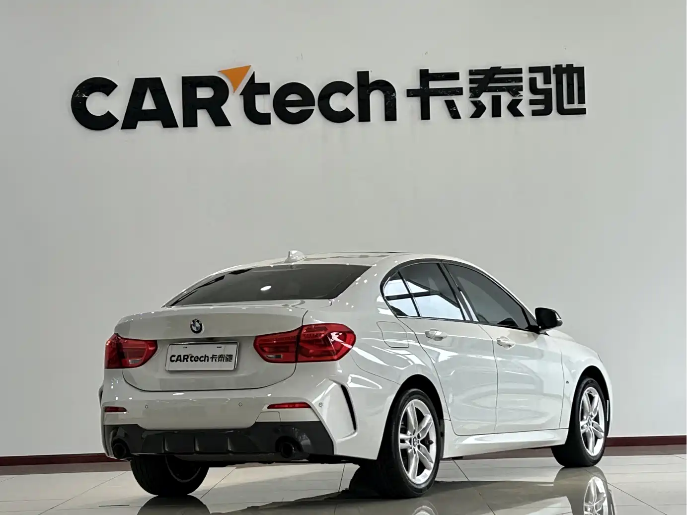 BMW 1 Series 2021 120i M Sport Shadow Edition фото 17