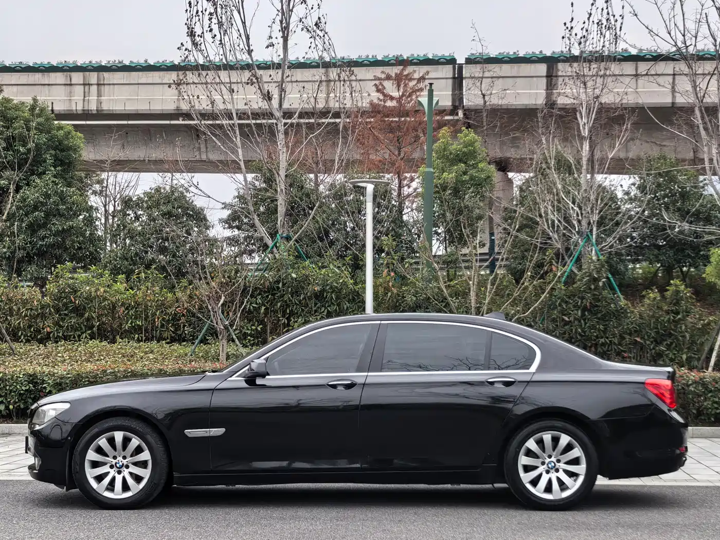 BMW 7 Series 2009 740Li Premium фото 7