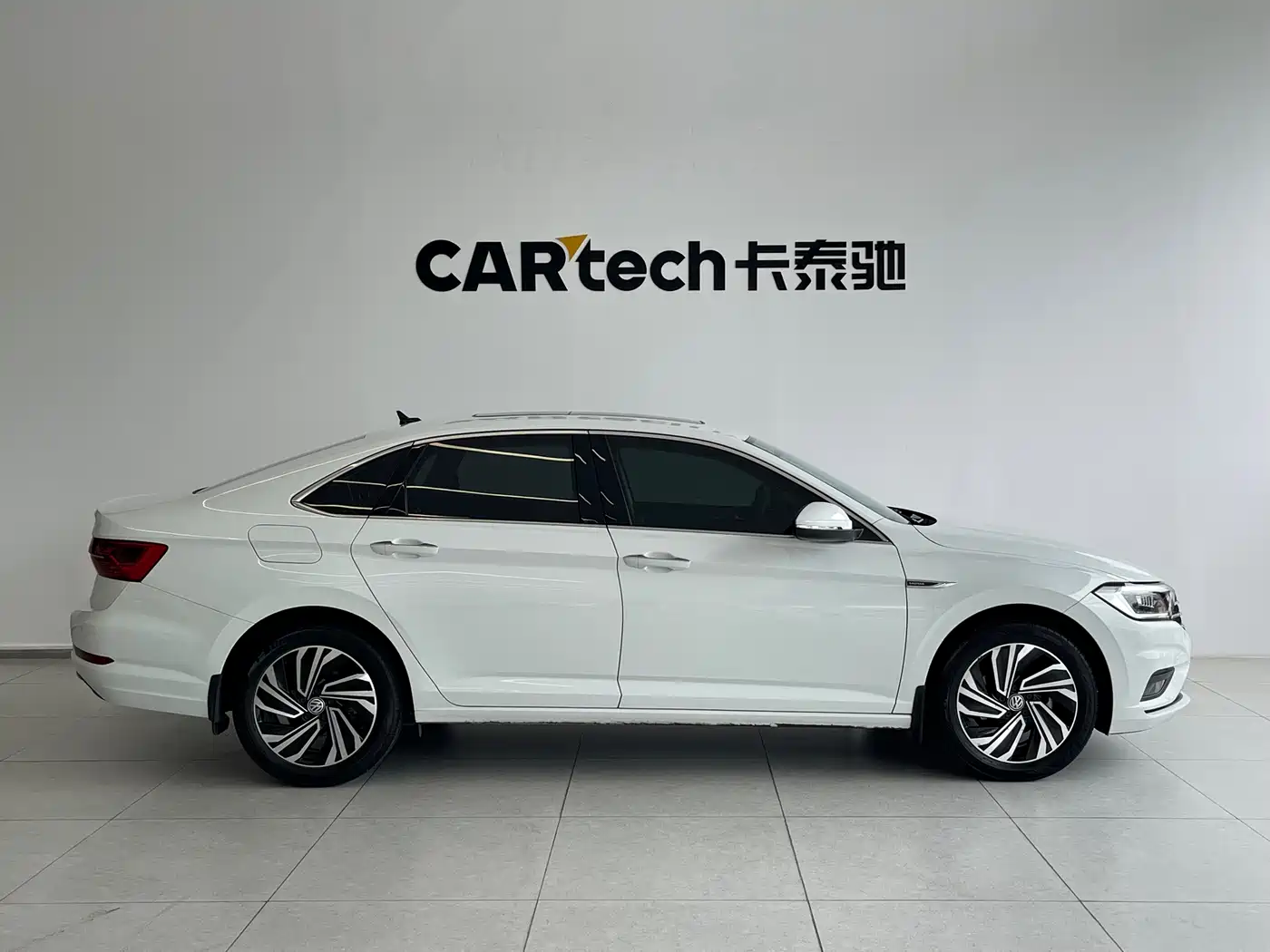 Volkswagen Sagitar 2022 280TSI DSG Surpassing Edition фото 7