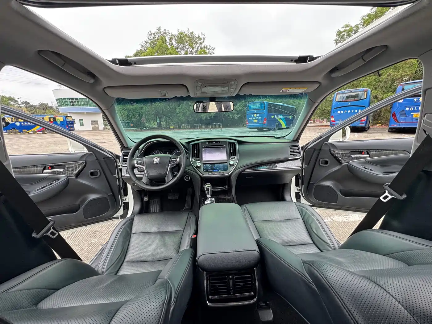 Toyota Crown 2015 2.5L Fashion Limited Edition фото 8