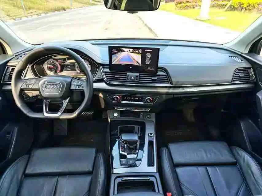 Фото 11 - Audi Q5L