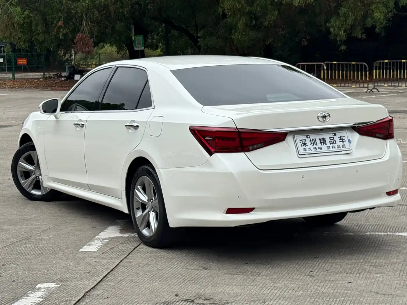 Toyota Crown 2015 2.5L Fashion Limited Edition фото 4
