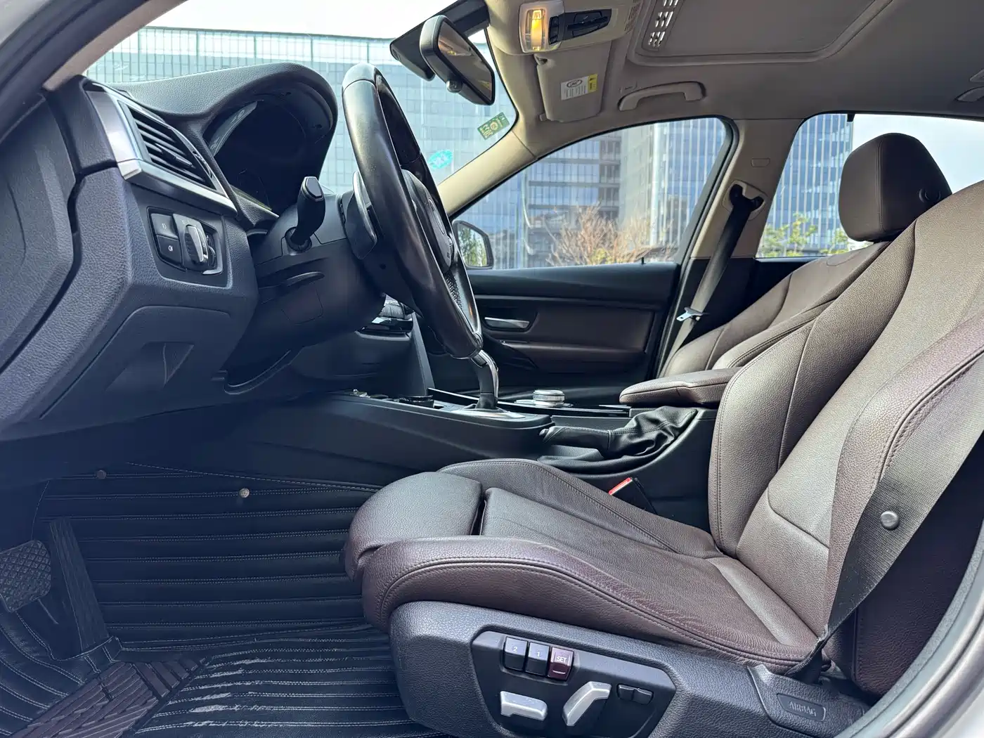 BMW 3 Series 2018 320i M Sport Black Night Edition фото 6