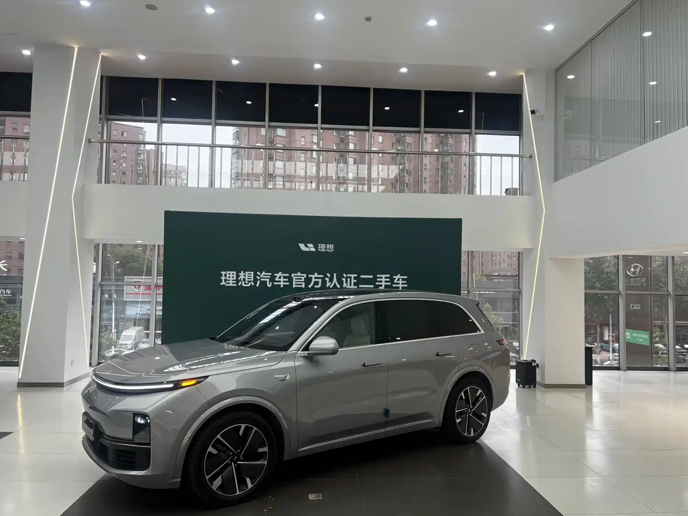 Li Auto L8 2025