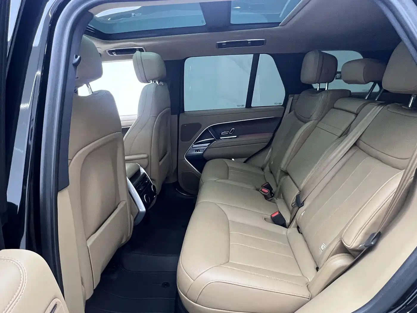 Land Rover Range Rover 2024 3.0 L6 360PS Golden Age Edition фото 23