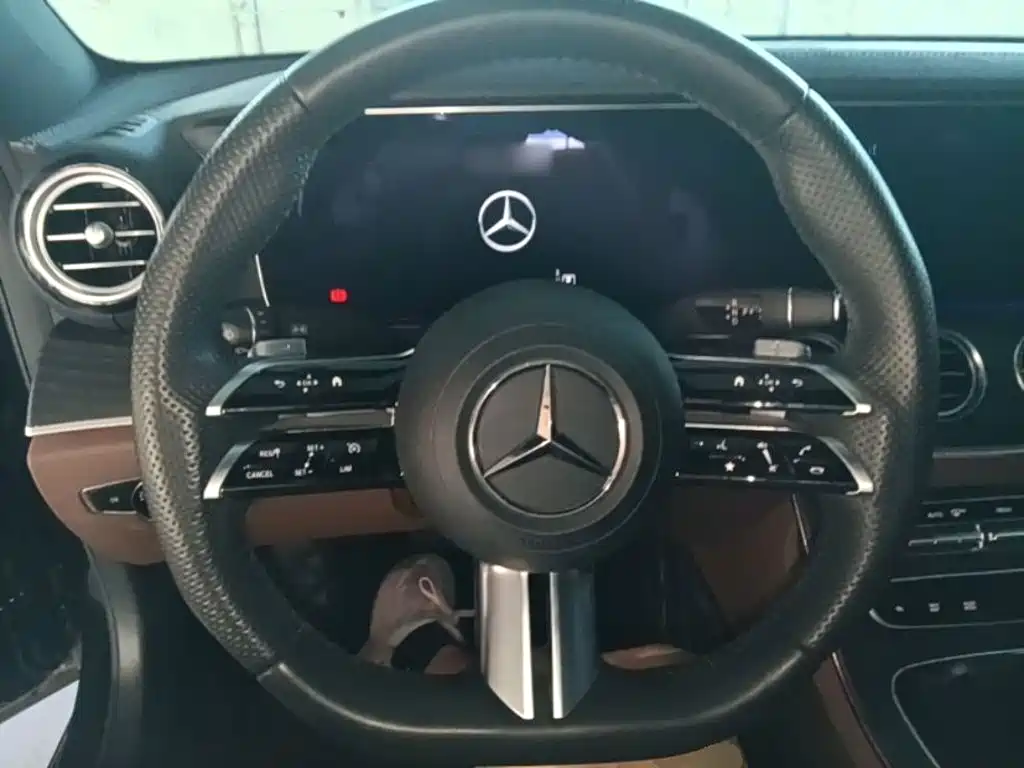 Фото 11 - Mercedes-Benz E-Class