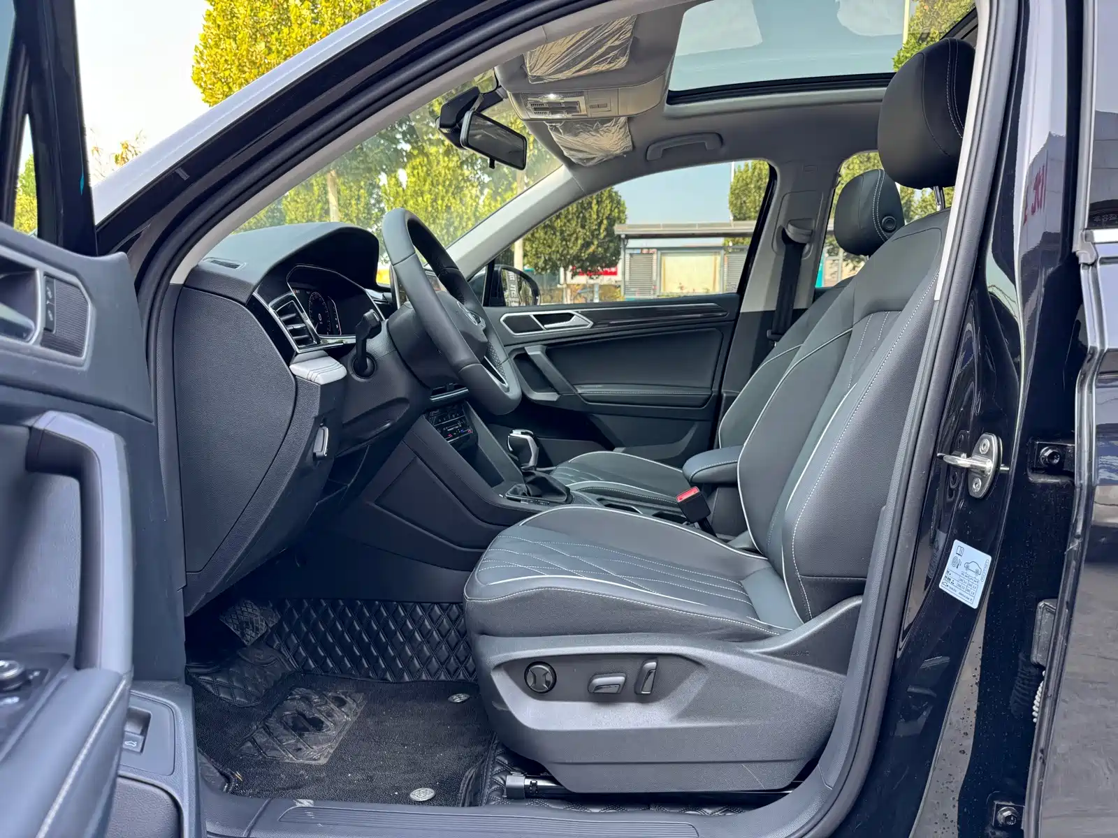 Фото 9 - Volkswagen Tiguan L