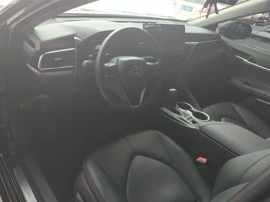 Toyota Camry 2023 2.5G Luxury Edition фото 12