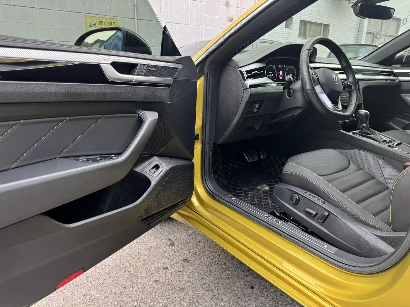Volkswagen FAW-Volkswagen CC 2021 380TSI Eye-catching Edition 30th Anniversary фото 10