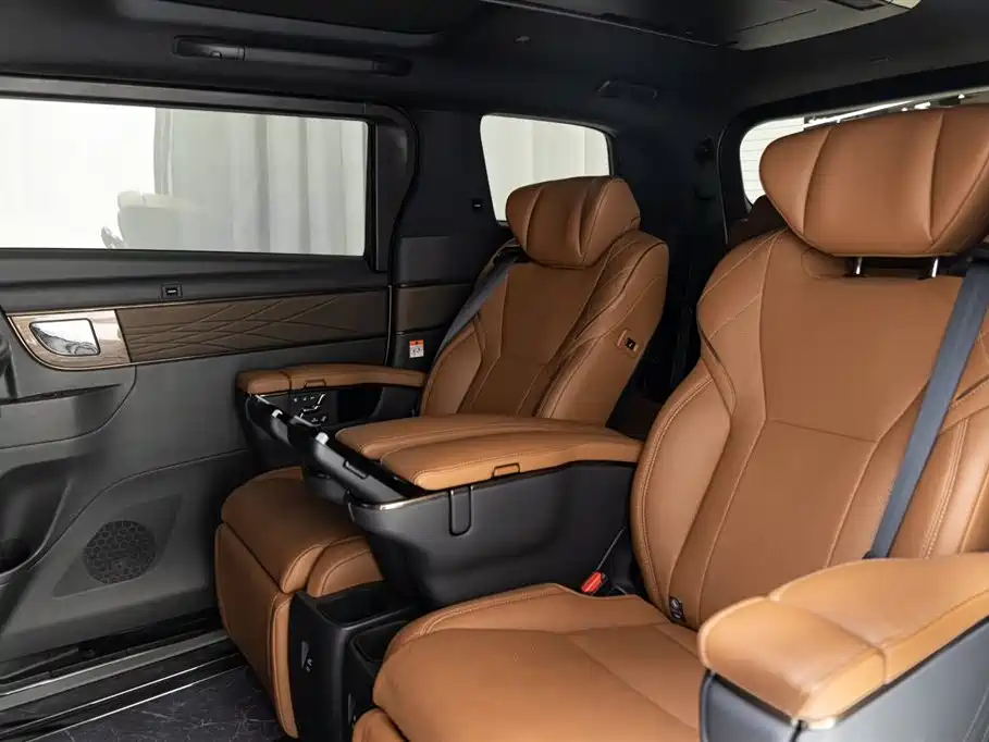 Toyota Alphard 2024 Hybrid 2.5L Ultimate Enjoyment Edition фото 11