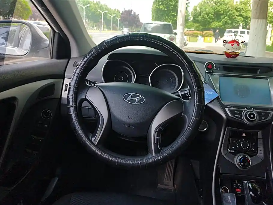 Hyundai Langdong 2013 1.6L Automatic Leading фото 15