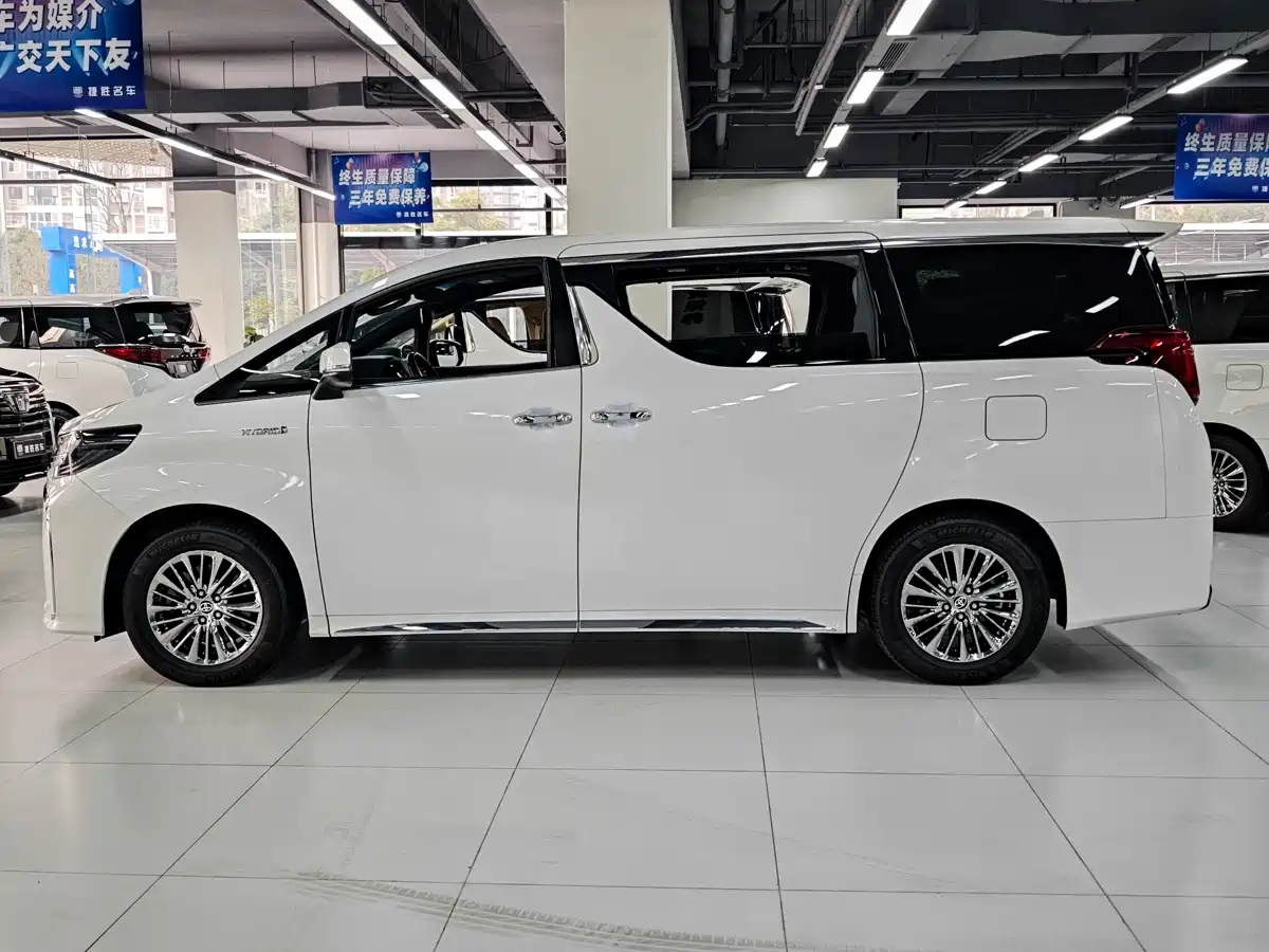 Toyota Alphard 2021 Hybrid 2.5L Premium фото 3