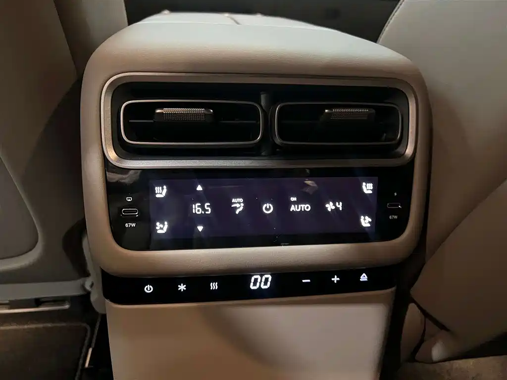 Li Auto i6 2025 2025 4WD Base Model