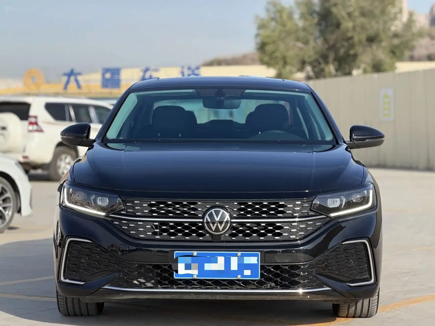 Photo 2 - Volkswagen Passat