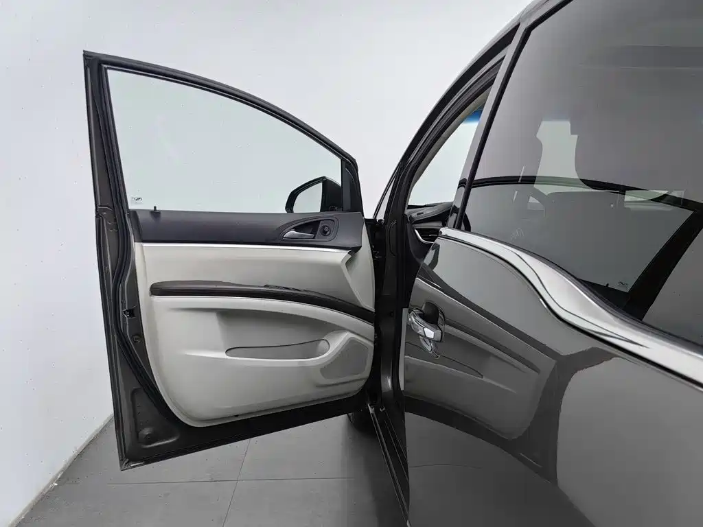 Фото 8 - Buick GL8