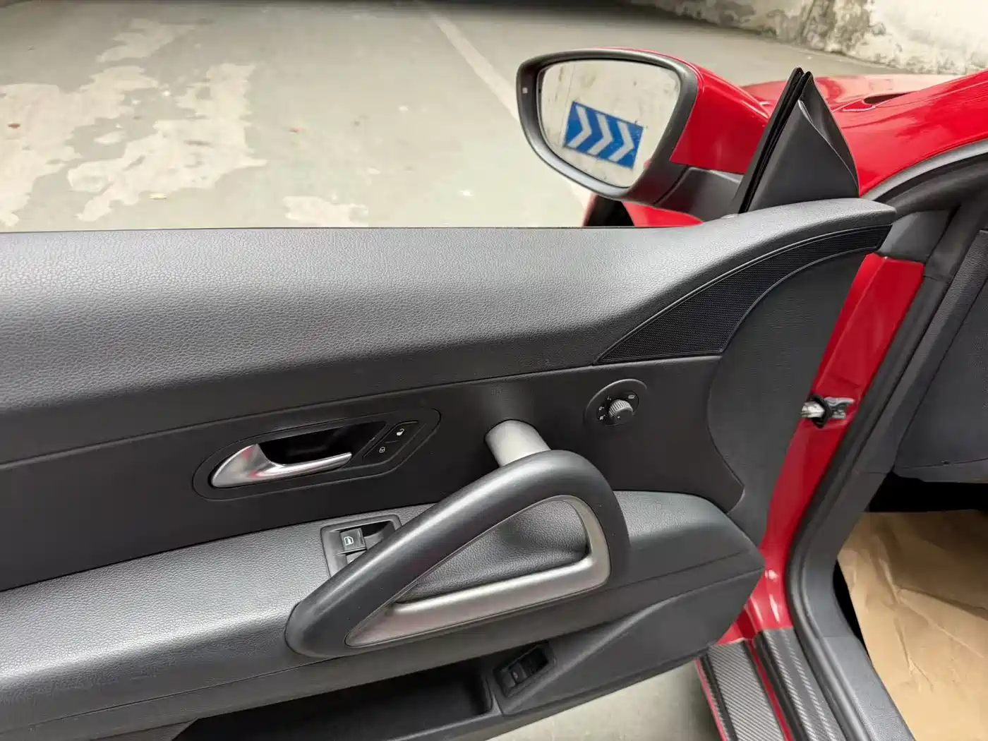 Volkswagen Scirocco 2010 2.0TSI Sport Edition фото 5