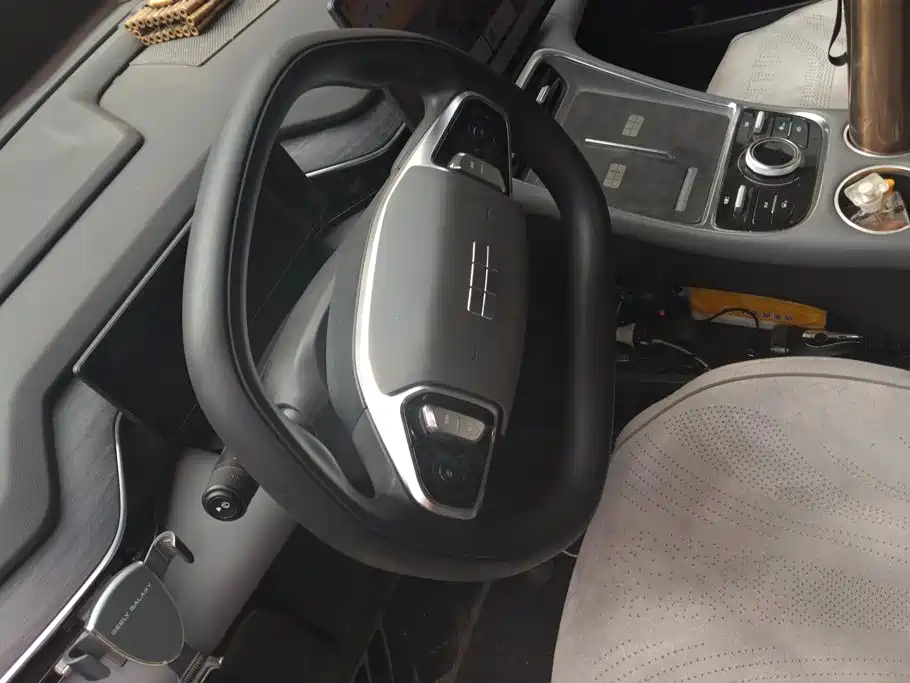 Geely Galaxy Galaxy L6 2025 2025 EM-i 60km Voyage Edition