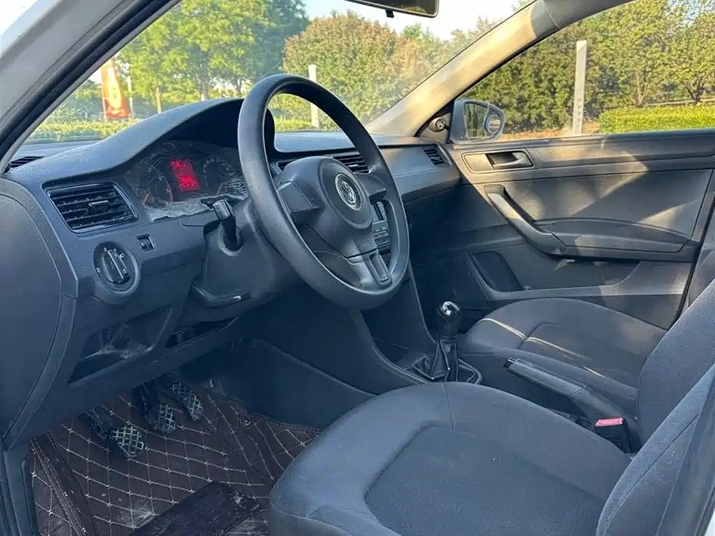 Volkswagen Santana 2013 1.6L Manual Trend Edition фото 8