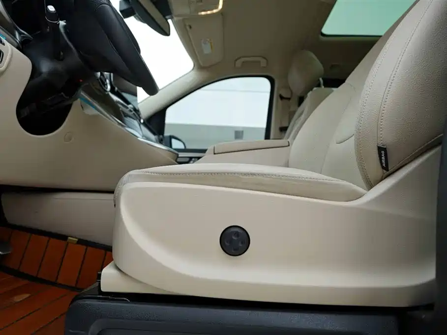 Mercedes-Benz V-Class 2020 Model V 260 L Long Wheelbase Luxury фото 12