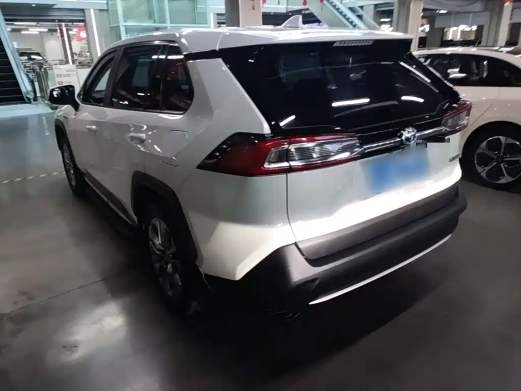 Photo 5 - Toyota Wildlander
