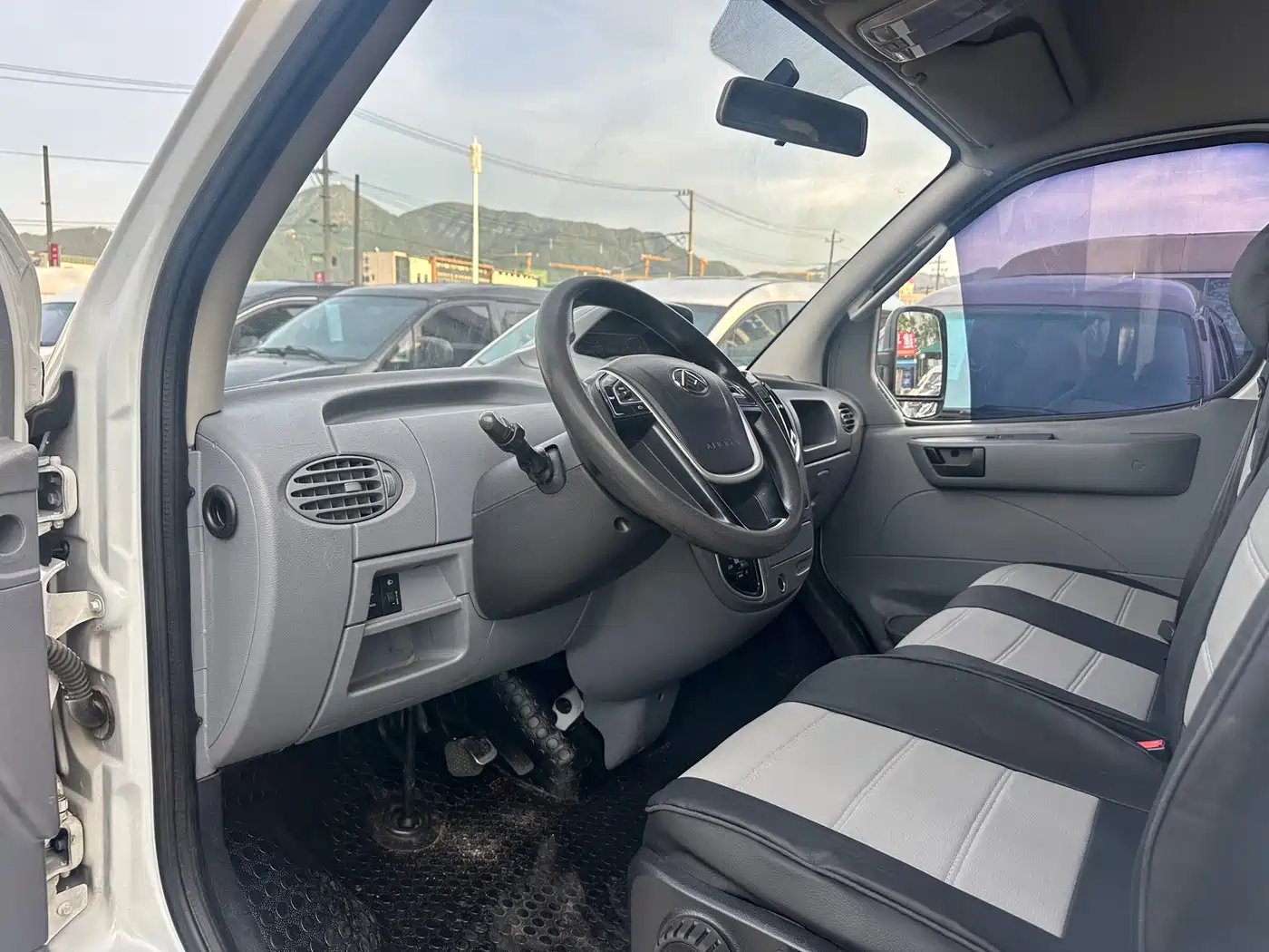 Photo 5 - SAIC Maxus Xintu V80