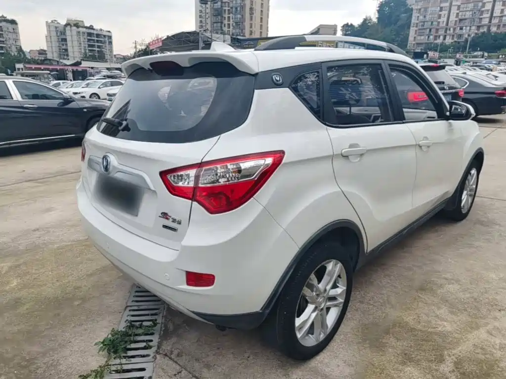 Photo 7 - Changan CS35