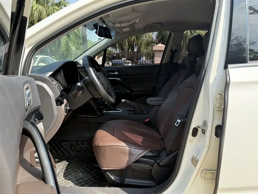 GAC Trumpchi Trumpchi GS4 2017 200T G-DCT 2WD Comfort фото 4