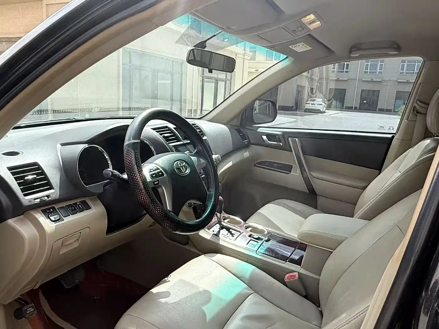 Toyota Highlander 2013 2.7L 2WD 5-seater Purple Gold Edition фото 4