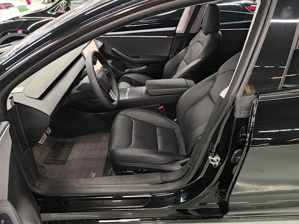 Фото 15 - Tesla Model 3