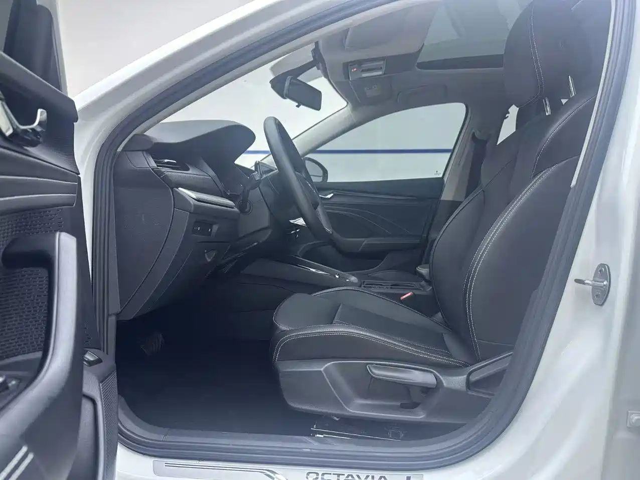 Škoda Octavia 2023 Facelift PRO TSI280 Premium Edition фото 8