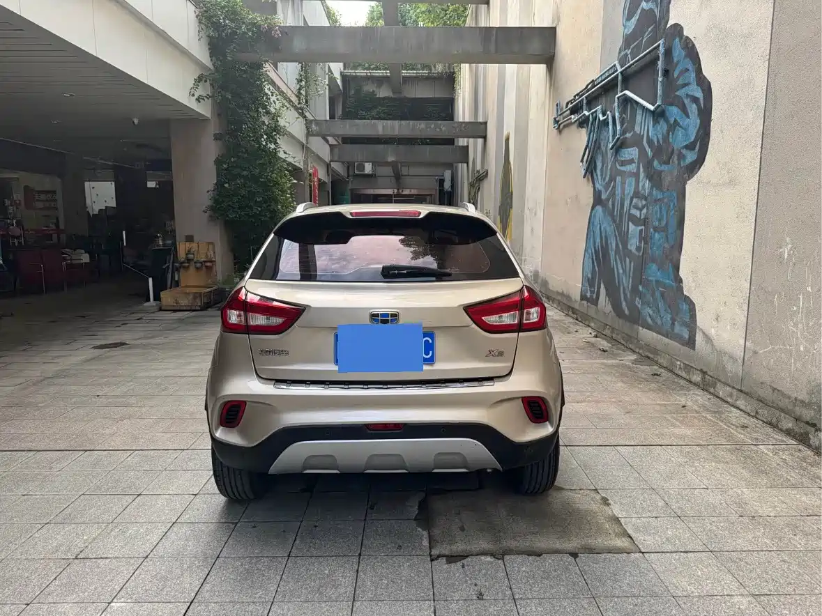 Фото 4 - Geely Vision X3