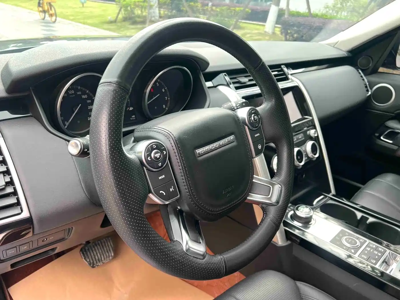 Land Rover Discovery 2017 3.0 SC V6 SE фото 8
